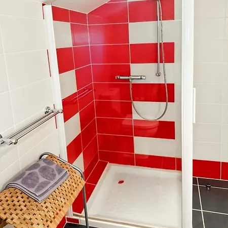 Le Angele, 12pers, Piscine, Calme, 4ch, 9lits Vakantiehuis Sénezergues